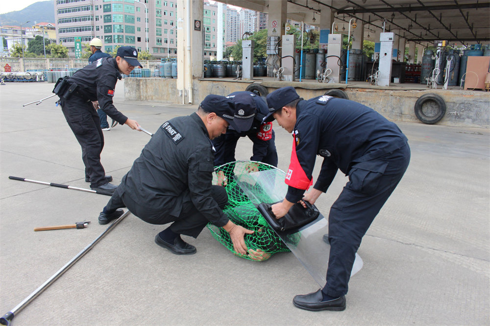 4、特警制服歹徒.JPG